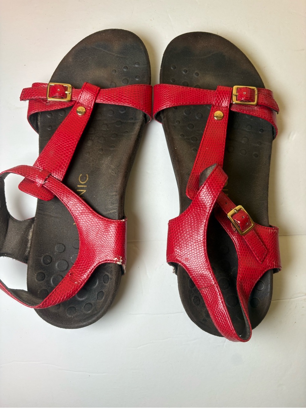 VIONIC Sandals Women's 9 Red Croc Strappy Back Strap Flat Orthaheel